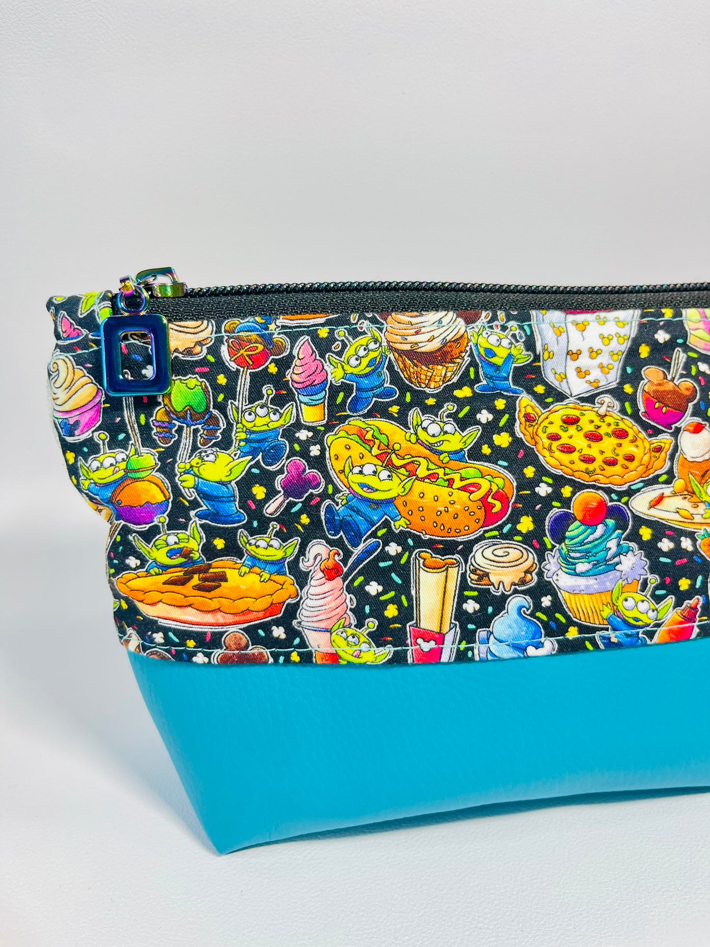 Alien Two Toned Pouch
